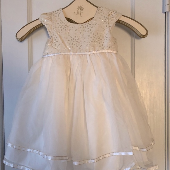 Flower girl dress- never been worn - Picture 1 of 5